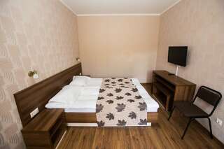 Мини-отель Tartak Resort Пасеки-Зубрицкие Двухместный номер с 1 кроватью или 2 отдельными кроватями, вид на озеро-5
