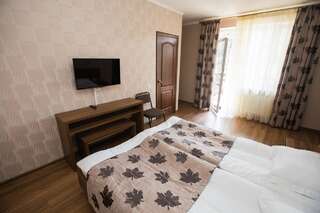 Мини-отель Tartak Resort Пасеки-Зубрицкие Двухместный номер с 1 кроватью или 2 отдельными кроватями, вид на озеро-7