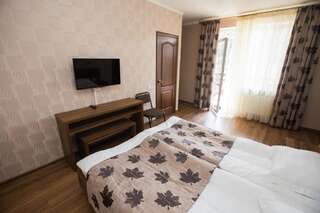 Мини-отель Tartak Resort Пасеки-Зубрицкие Двухместный номер с 1 кроватью или 2 отдельными кроватями, вид на озеро-14
